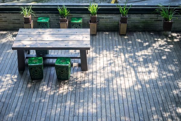 How Good Deck Contractors Work
